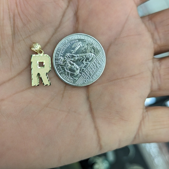 10kt Real Gold Initial R Pendant - Picture 5 of 8